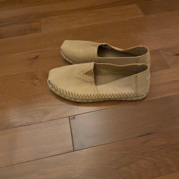 Tom's Slip-Ons Size 7 - Picture 4 of 4